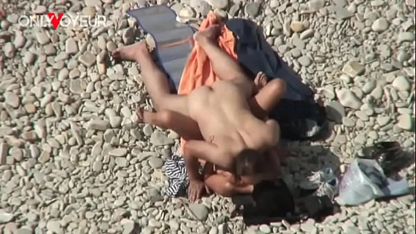 Beach Voyeur. Summer vacation on the sea shore going pretty well!