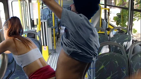 Estudante é encoxada e fudida por um estranho dentro do ônibus!