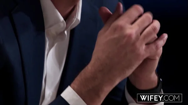 WIFEY Gorgeous Fit Hotwife Serenity Cox Gets Huge Creampie In Threesome