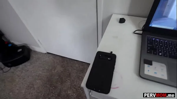 My MILF stepmom Alix Lynx totally sucked off my big dick