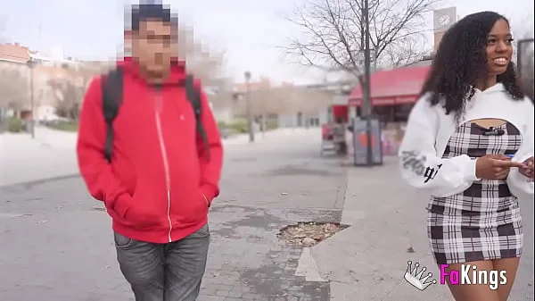 Zoe Bombon goes to Madrid in search of a stud. That’s how we met Lalo!