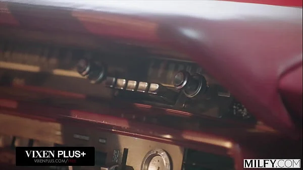 MILFY Stunning Hotwife Daisy Fuentes Ride A Huge Cock While Hubby Watches