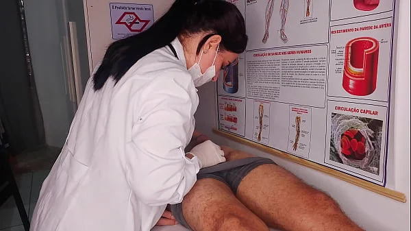 Ereção na frente da enfermeira