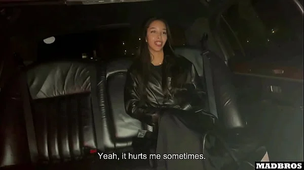 A Beautiful Daddy’s Girl Fucked In A Limo For Fun While Talking On The Phone !!!