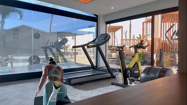 Fit Teen Bubble But Fucks her Personal Trainer after the Gym