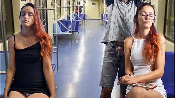 Safada estudante deixa estranho encoxar sua bunda em público!