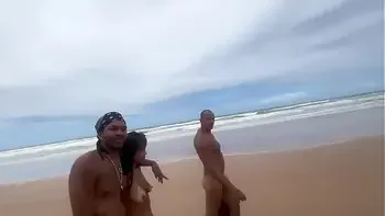 Fui na praia de nudismo da Bahia pra dar pros meus amigos pirocudos.