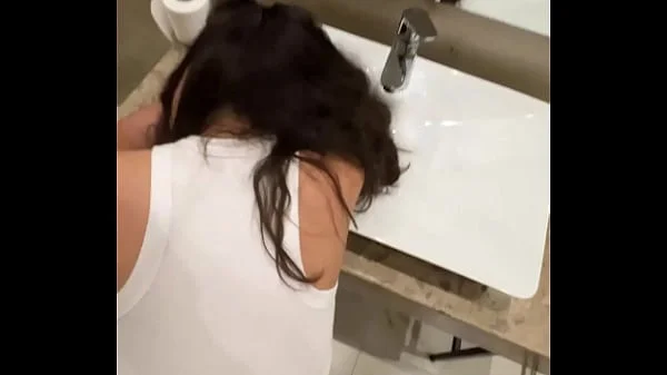 Sex in the bathroom at college party