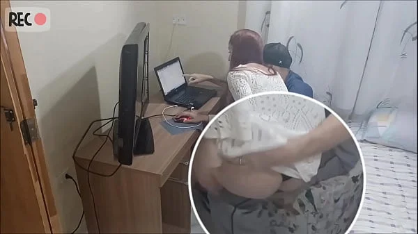 Safada dona de casa recebe manutencista depravado!