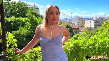 Chloé, sublime blonde, veut une grosse bite pour son cul