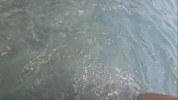 chat on the beach between voyeurs and passers-by