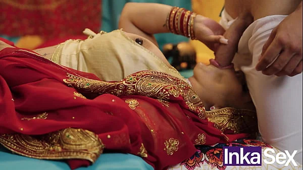 Chudai - Milf Hindú de grandes tetas le es infiel a su esposo con masajista pervertido.