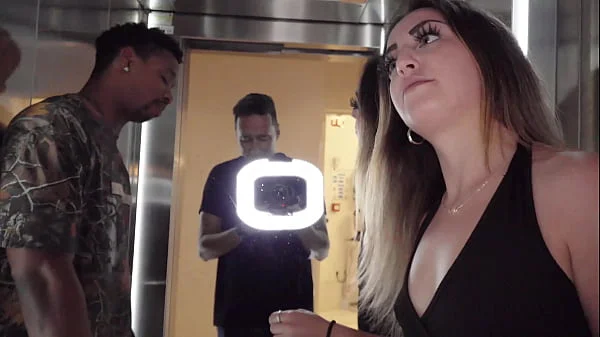 Me follo a una chica ramdon que me encuentro por la calle y la detono bien duro