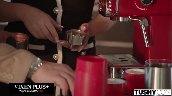 TUSHY Insatiable Blonde Anna Claire Clouds Gapes Her Perfect Round Ass