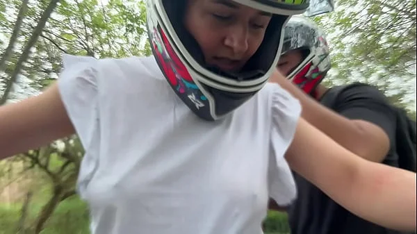 Recogí a Mi Cliente Favorito De DIDI Sin Sostén y Toco Mis Grandes Tetas Nuevamente