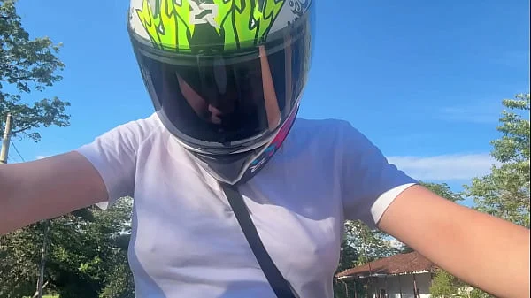 Recogí Un Cliente De DIDI Sin Sostén y Se Dio Cuenta De Mis Grandes Tetas