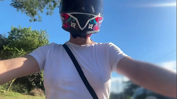 Recogí Un Cliente De DIDI Sin Sostén y Se Dio Cuenta De Mis Grandes Tetas