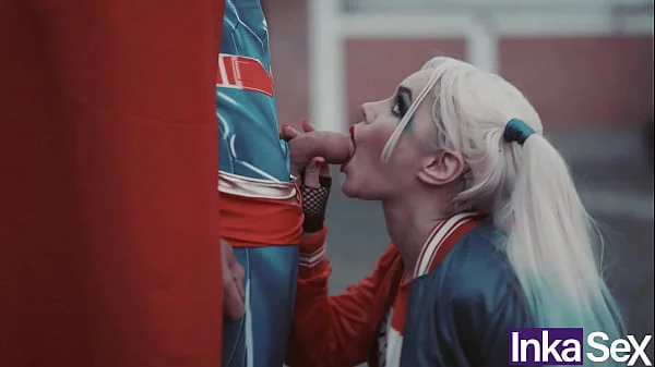 Superman introduce el bate de Harley Quinn por el ano para salvar el mundo.