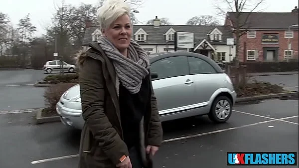 Can Everyone See my Pussy? Shameless Bree Branning Flashing and Pissing for UK-Flashers