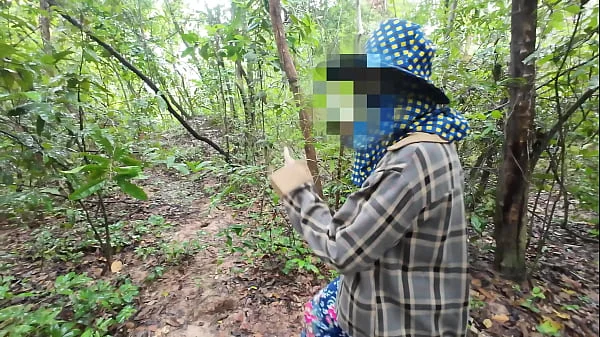 Amateur Thai villagers have sex in the forest public 4K 18