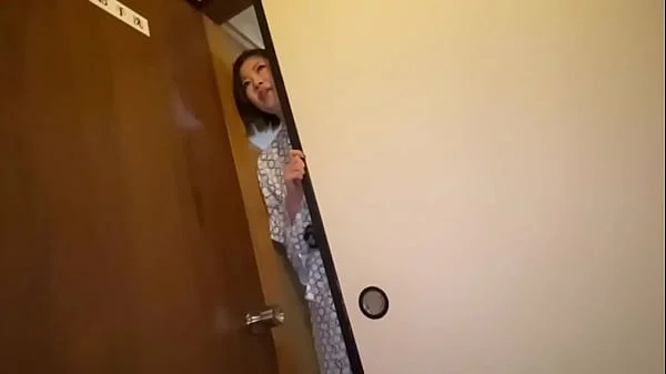 【衝撃放送事故】温泉リポートに来た爆乳アナウンサー 温泉の中と脱衣所でハメ撮りを撮影 1