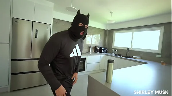 YOU WON'T BELEIVE THIS !!!! Curvy YOUNG BABE SHIRLEY MUSK knows how to give her THIEF something of VALUE