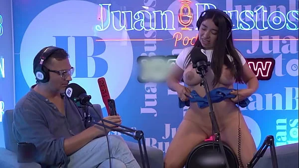 Veritoaguas with huge tits rides the machine and begs to be spanked