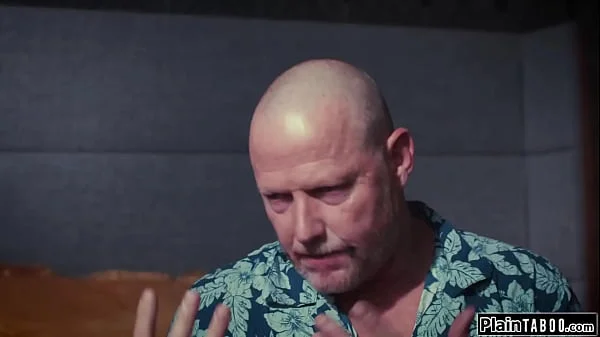 You like to cheat with your stepdaughter on stepfathers day?