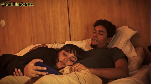 No puedo dejar de tocarme y tuve que poner mi pene en la boca de mi hermanastra (por poco nos descubren)