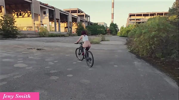 Jeny Smith caught in public place naked and locked