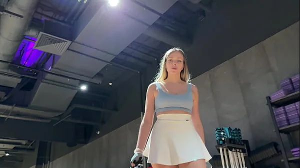 THE SPORTSWOMAN WANTS A PENIS, NOT TO CARRY HEAVY WEIGHTS - PUBLIC