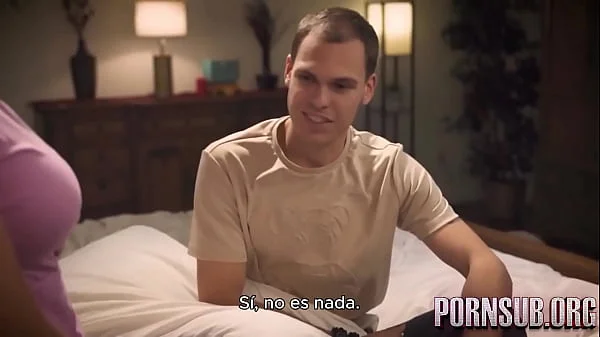 mi madrastra me enseña sus grandes tetas. sub español. ver completo en: pornsuborg