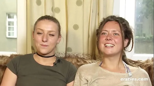 Ersties: Sofie wird zum ersten Mal von einer Frau geleckt