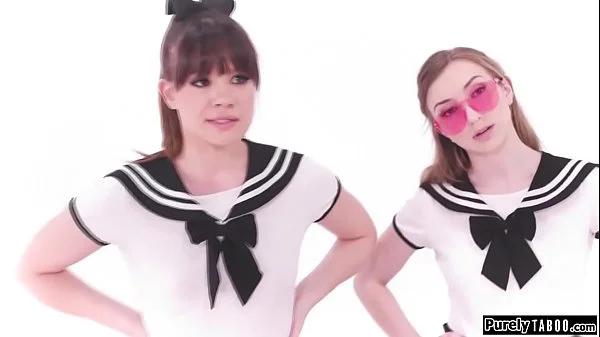 Guy loads up and fucks in vr