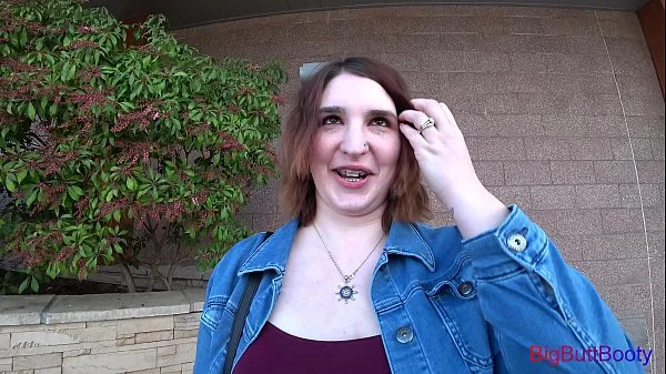 Social Media Slut Fucks On The First Date