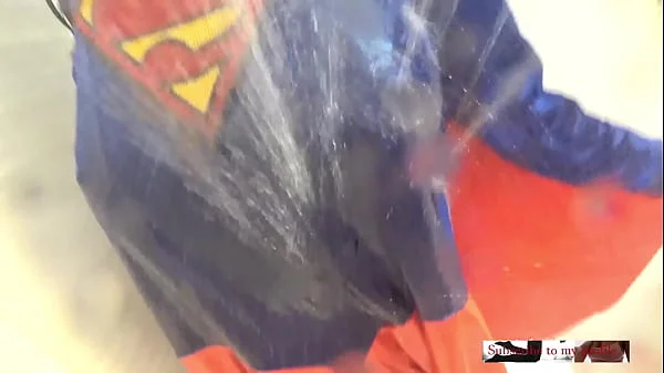 SuperGirl save the day and recive a orgasm