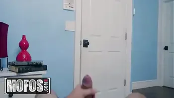 (Jaye Summers) - Jacking It Till She Sucks My Dick - MOFOS