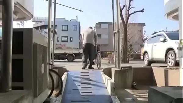 Anyone know the name of this girl?