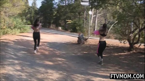 2 Milfs pissing in public