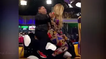 EYACULO EN SU CULO EN EL TORO MECANICO