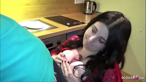 German Amateur - Teen Elisa bei One Night Stand in Berlin am Morgen gefickt