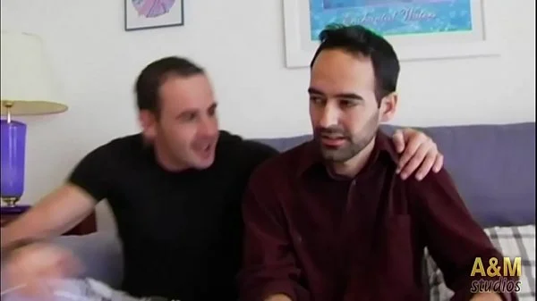 Joder !!! Dos tíos en la calle le hacen una oferta de trabajo a mi mujer y yo me convierto en un cornudo.