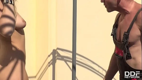 Rooftop blowjob with Milf Vyvan Hill gives handyman orgasmic compensation