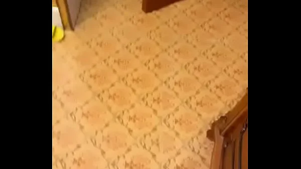 骚母狗喝尿敲邻居门