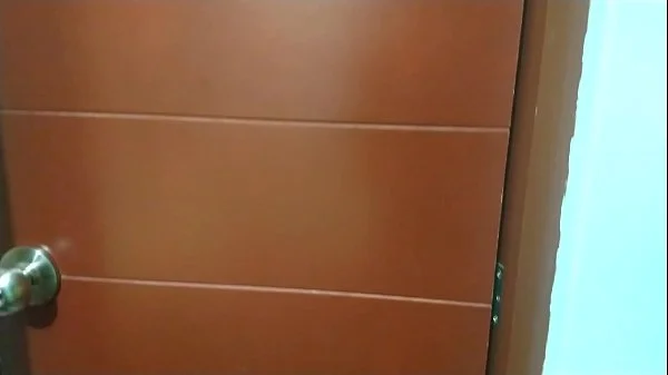 La cuñada de vacaciones viene b. al hotel después de la fiesta (1)