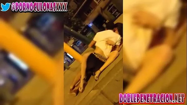 Me encontre con esta pareja FOLLANDO en la calle