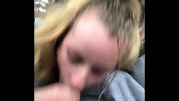 Sucking an amazing cock in the car !