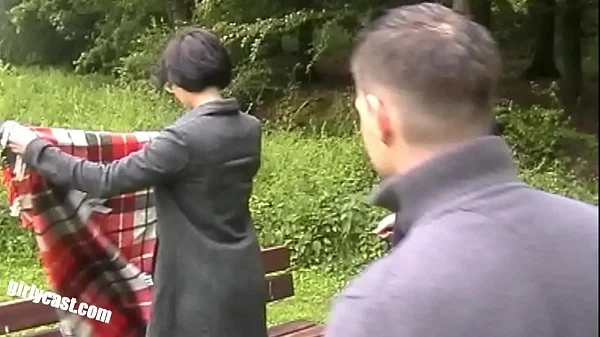 Lisa and her cuckold outdoor threesome