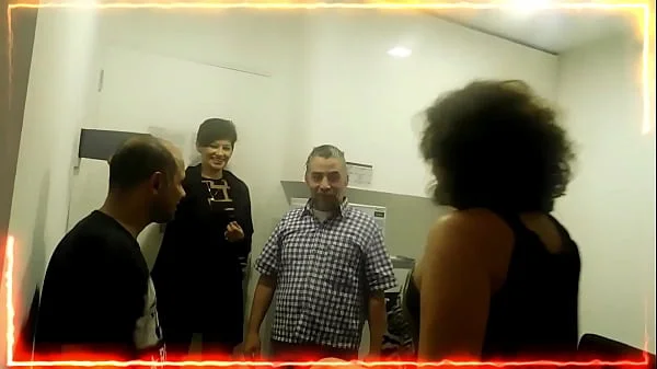 CORTAMOS LA LUZ  , PARA  COJERNOS AL  ELECTRICISTA  Y AL PORTERO, ENCIMA  PERLA   NOS TRAJO  UN  LINDO  REGALITO 1