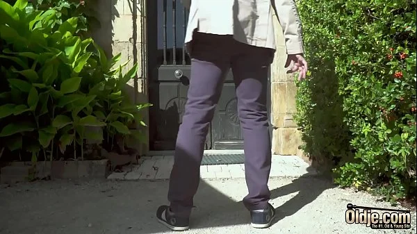 Real amateur teen happy to swallow cum and take facial